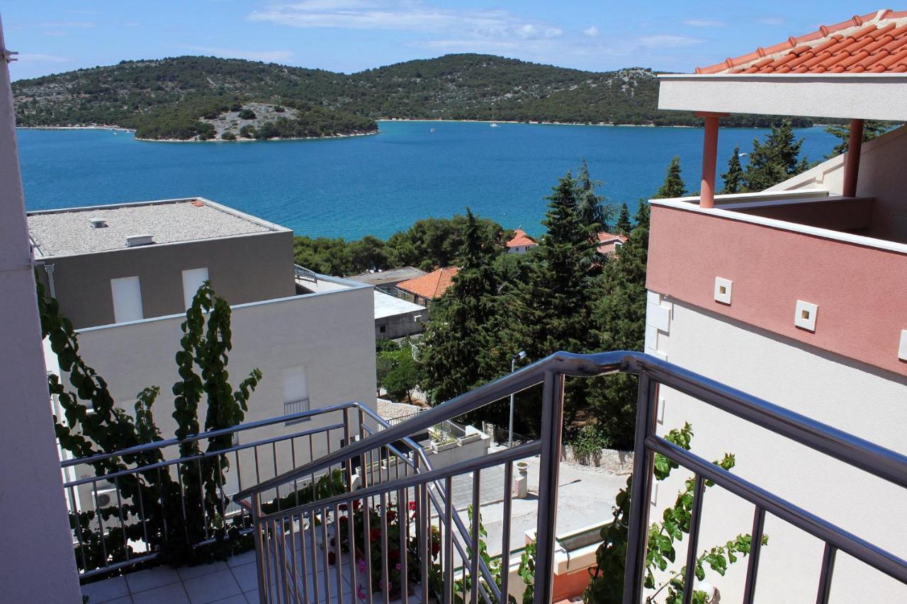 Apartment Tisno 5130C Esterno foto