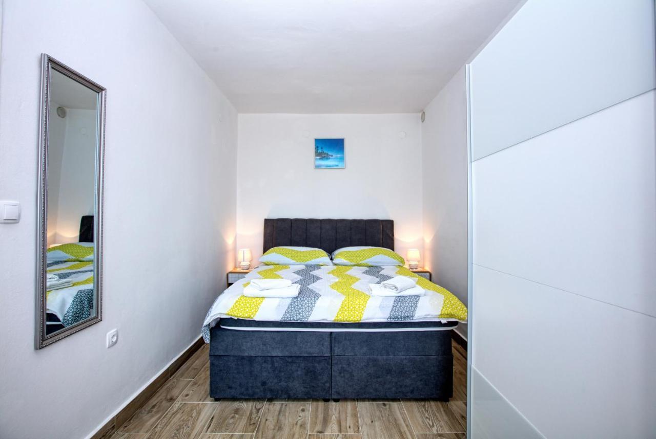 Apartment Tisno 5130C Esterno foto