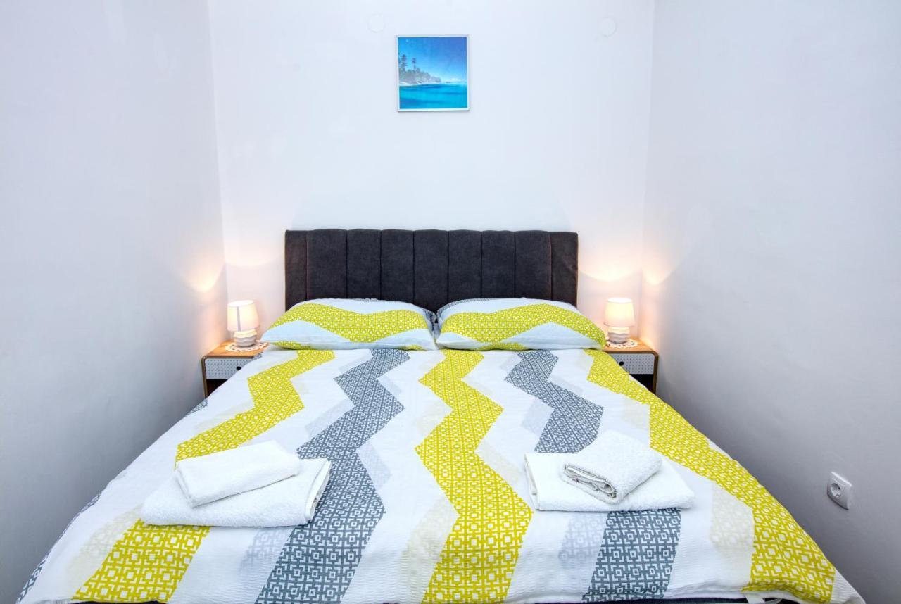 Apartment Tisno 5130C Esterno foto